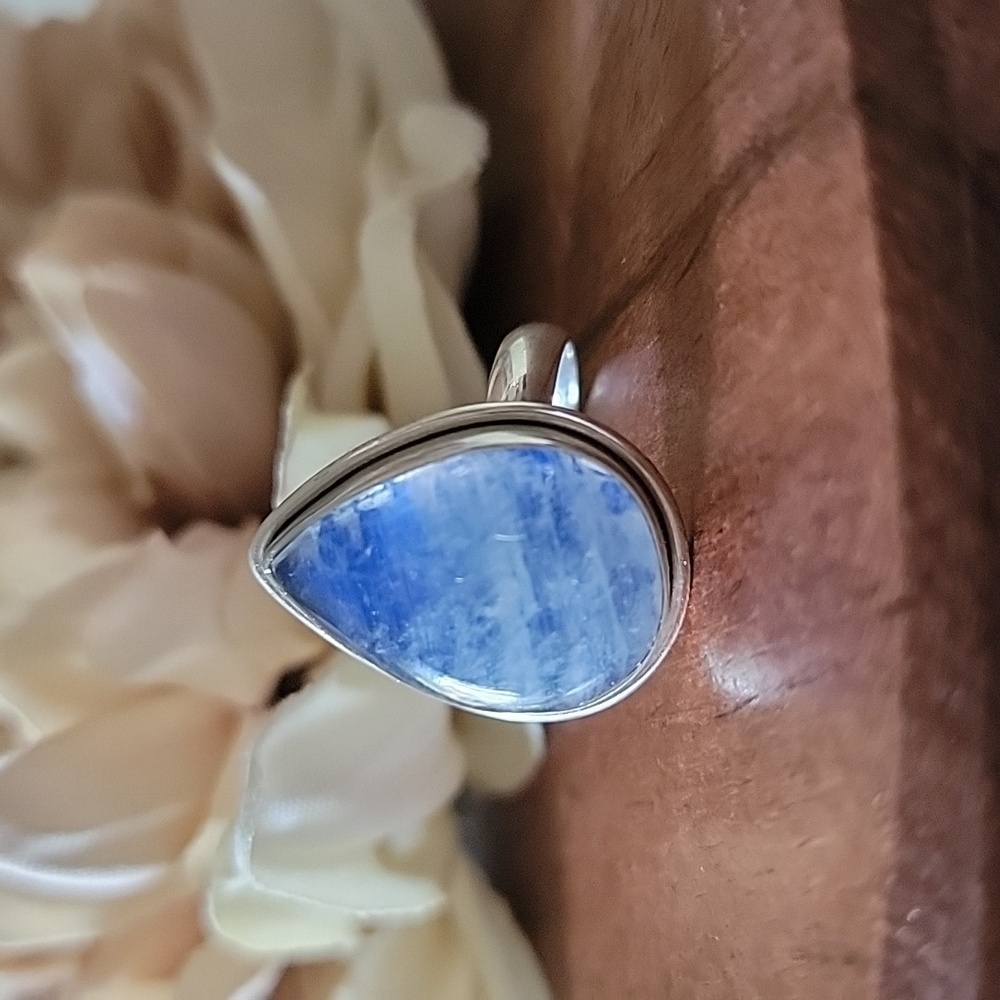 Solid Sterling Silver Blue Moonstone Ring Size 8 - image 1